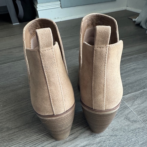 Universal Thread Booties - Picture 5 of 5